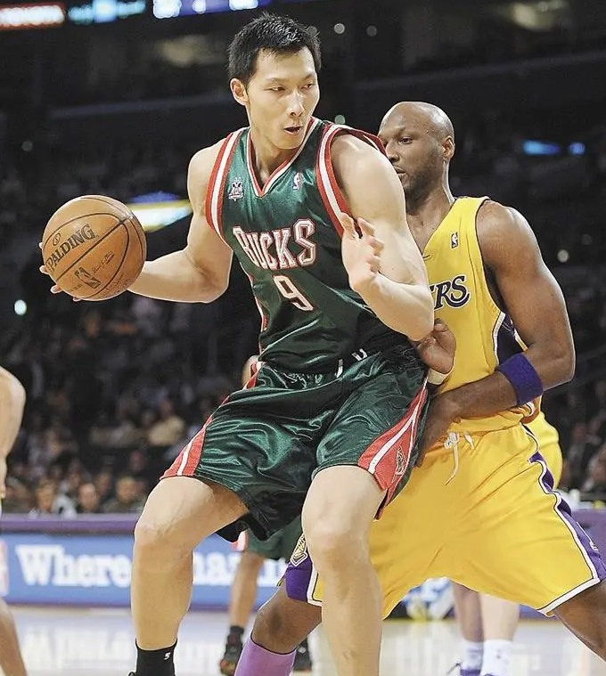 山东队逆转雄鹿,易建联统治全场 山东队逆转雄鹿,易建联统治全场