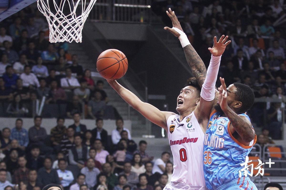 开云体育平台APP-新疆队险胜勇士，麦科勒姆高光表现