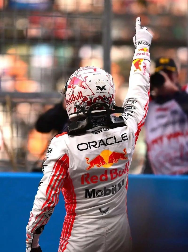 威廉姆斯横扫索伯车队,拉塞尔高光表现 威廉姆斯横扫索伯车队,拉塞尔高光表现