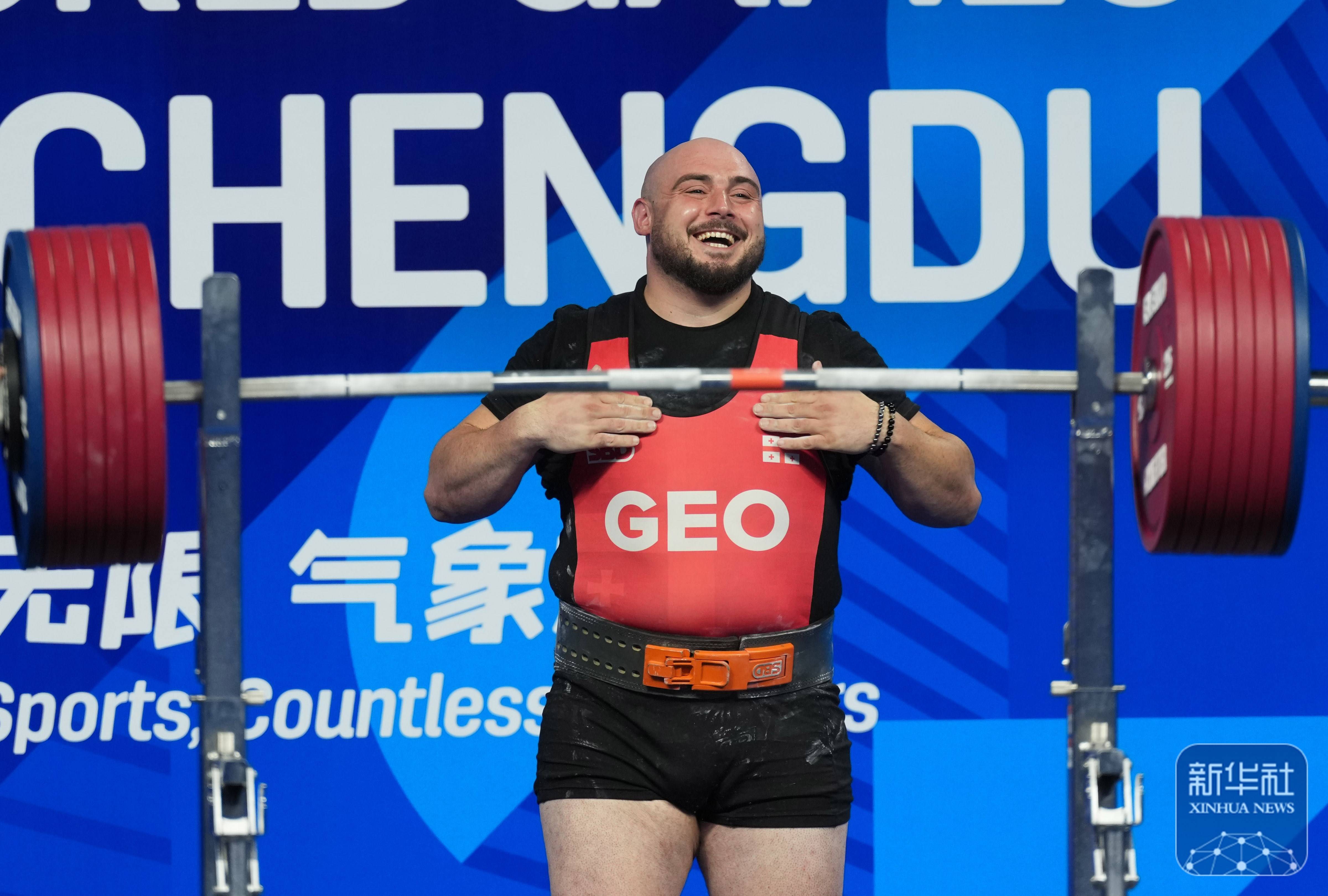 墨西哥举重选手创造新纪录，斩获金牌
