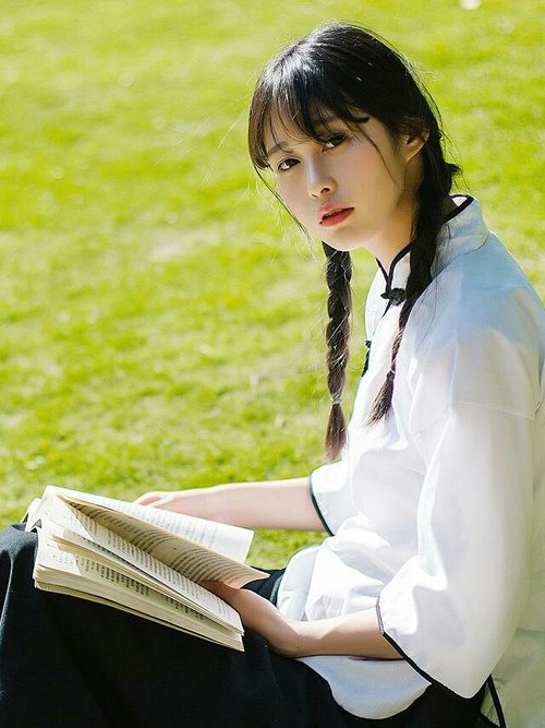 双重战场,拜仁制霸中国,罗德里成就绿茵与市场关键先生