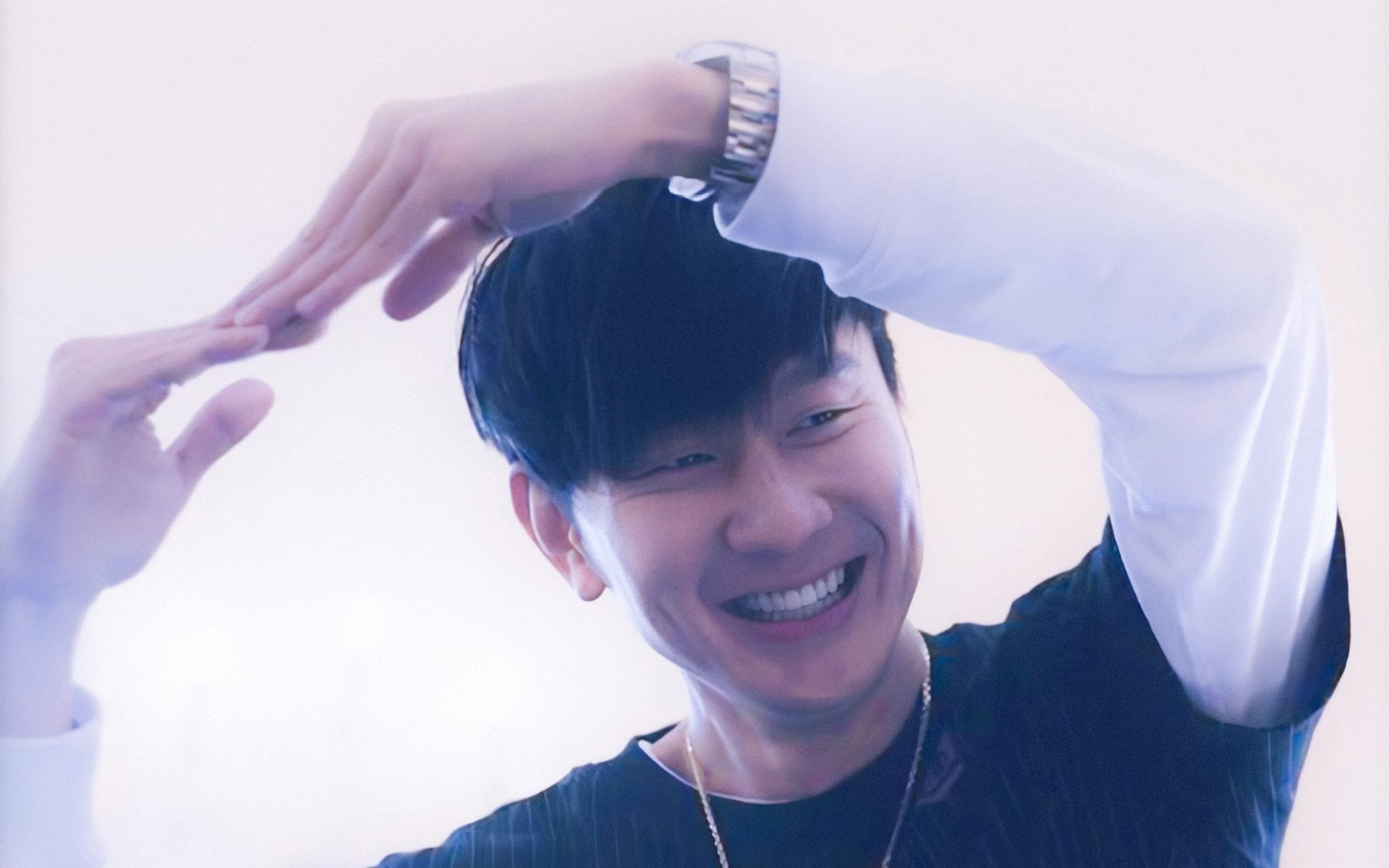 开云体育APP下载-撕裂的缝合线,当佛罗伦萨时尚圣殿响起安哥拉心跳,阿尔瓦雷斯于绿茵场重绘稳定神话