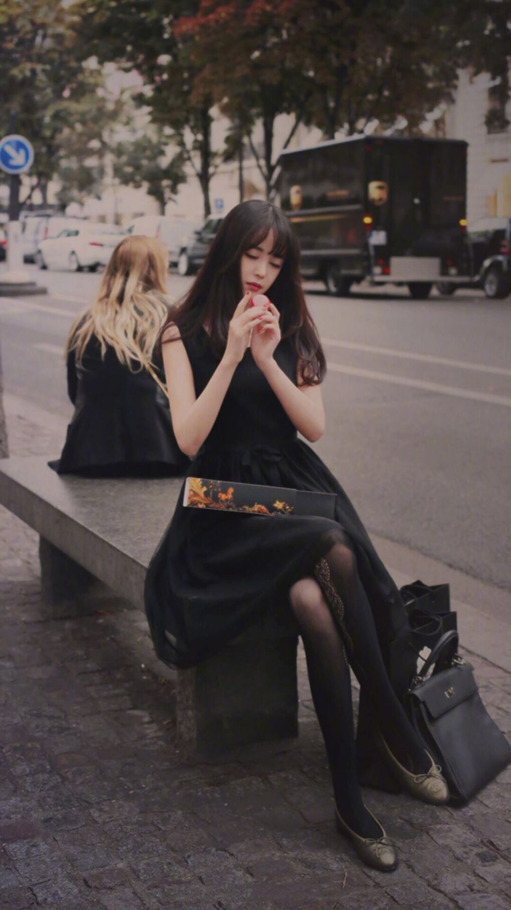 浓眉战神降临！F1揭幕夜焰火点燃新纪元