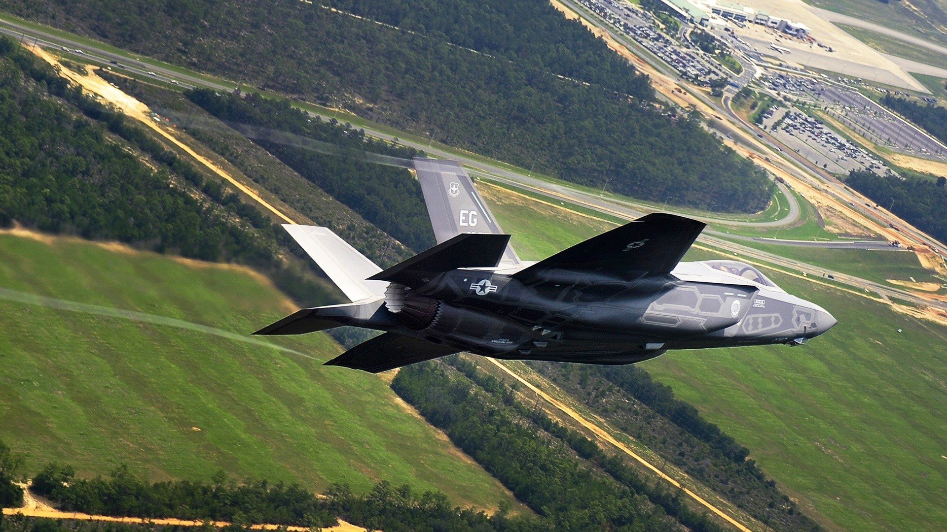 灰熊对阵广东队,字母哥存在感拉满,跨界大战引爆篮球狂潮